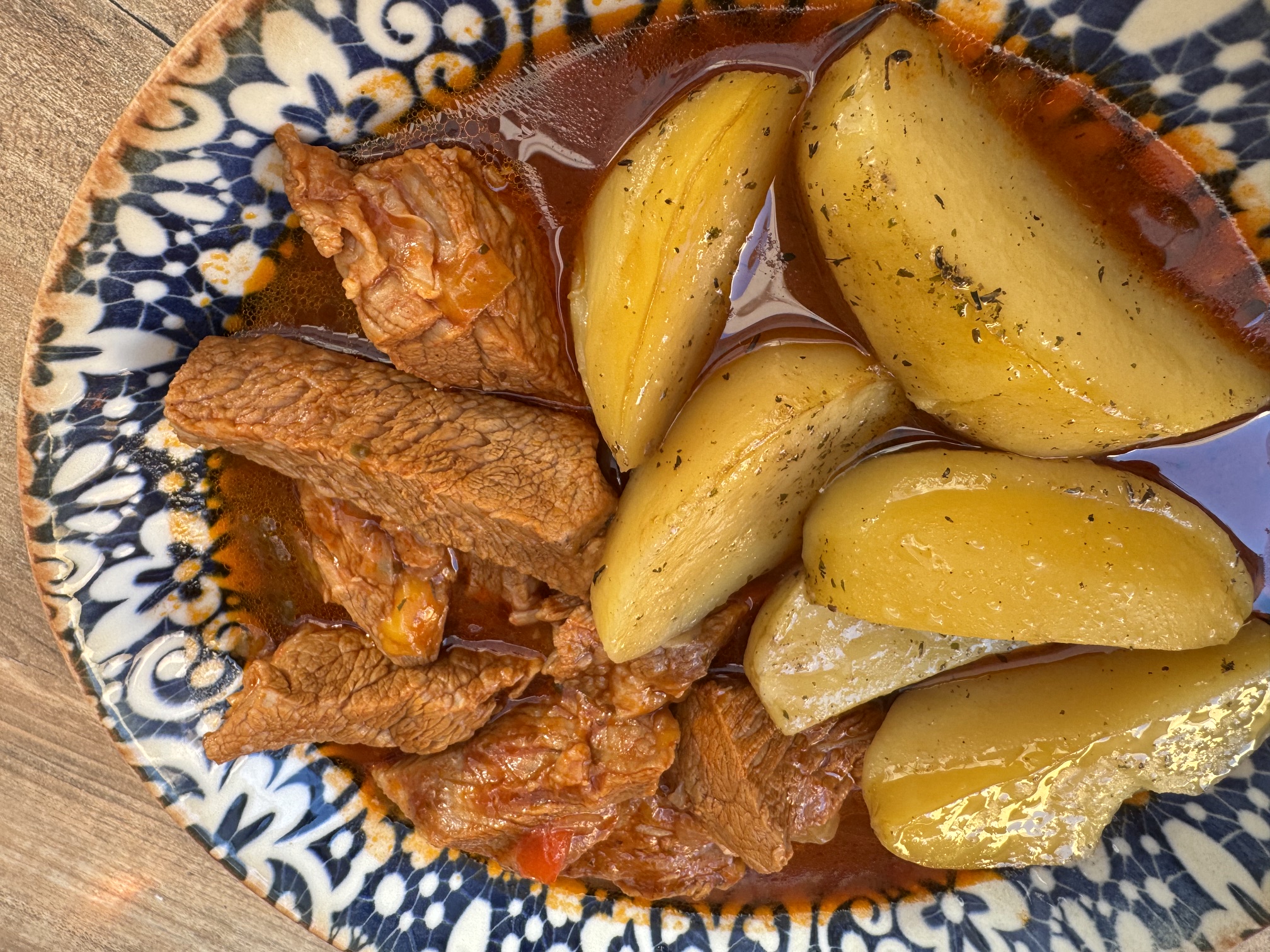 Kalbsgulasch mit Ofenkartoffeln